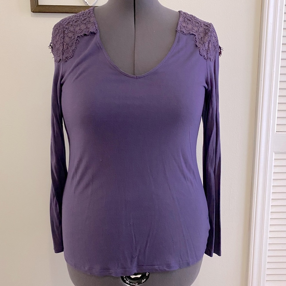 Old Navy long sleeve shirt with lace shoulders